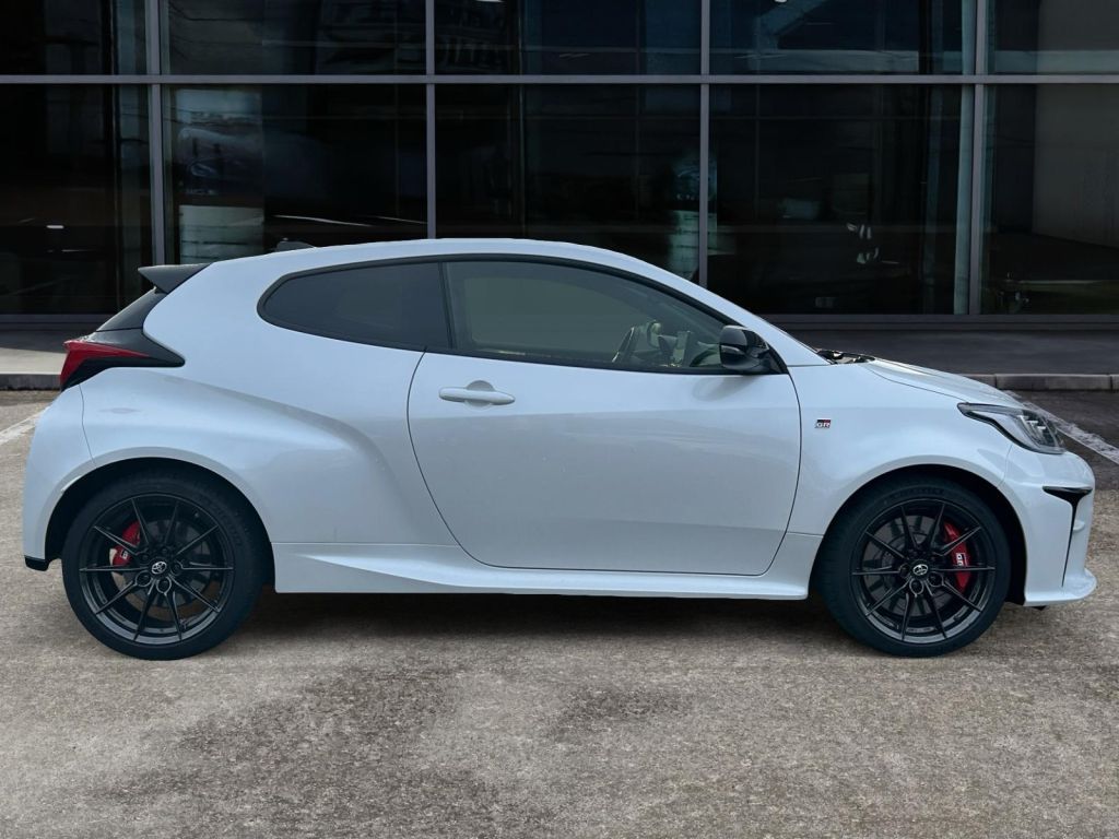 Fahrzeugabbildung Toyota GR Yaris mit High-Performance-Paket