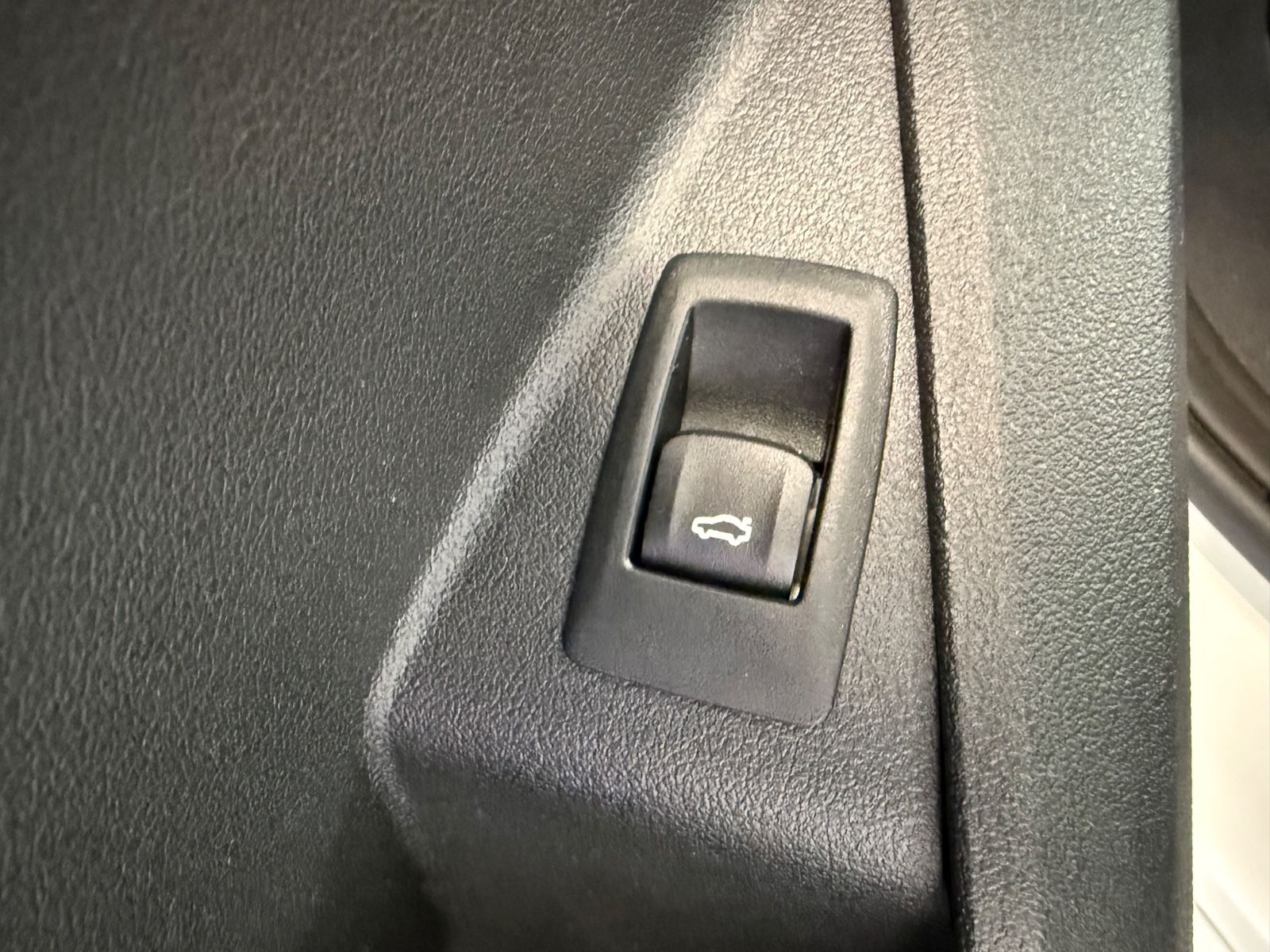 Fahrzeugabbildung BMW 118 i Edition Colorv.; M-Tech.-,M-Pro-Sport-Pak.