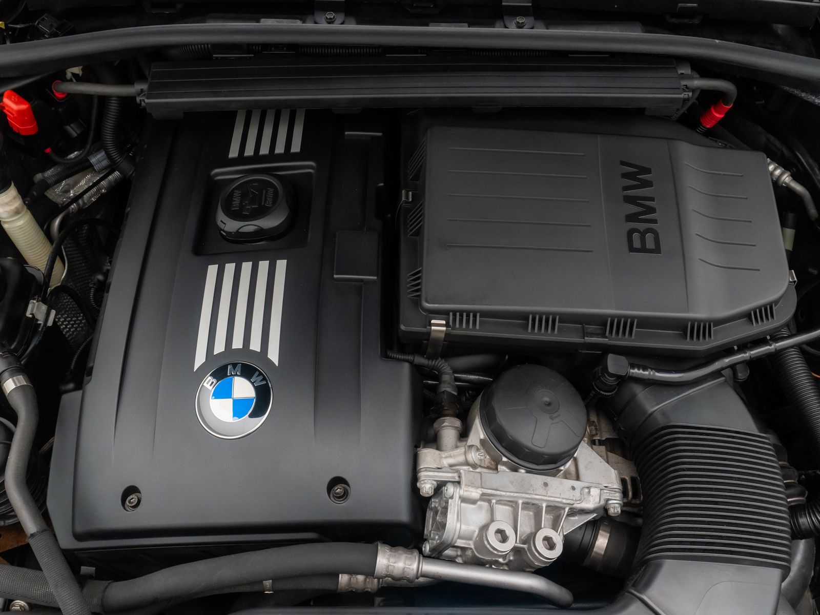 Fahrzeugabbildung BMW 335i M Sport NaviProf Xenon GSD HiFi TV Komfort