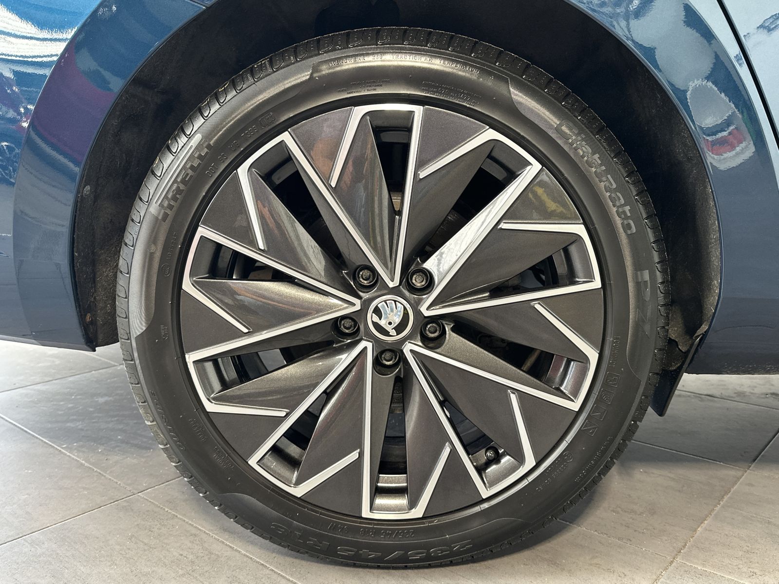 Fahrzeugabbildung SKODA Superb Combi 1.4 TSI iV DSG L&K NAV+LED+AHK+360°