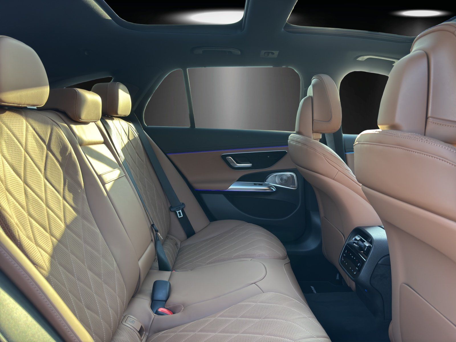 Fahrzeugabbildung Mercedes-Benz E 450 d 4M T *VOLL* DIGLIGHT STANDHZG 360° AHK