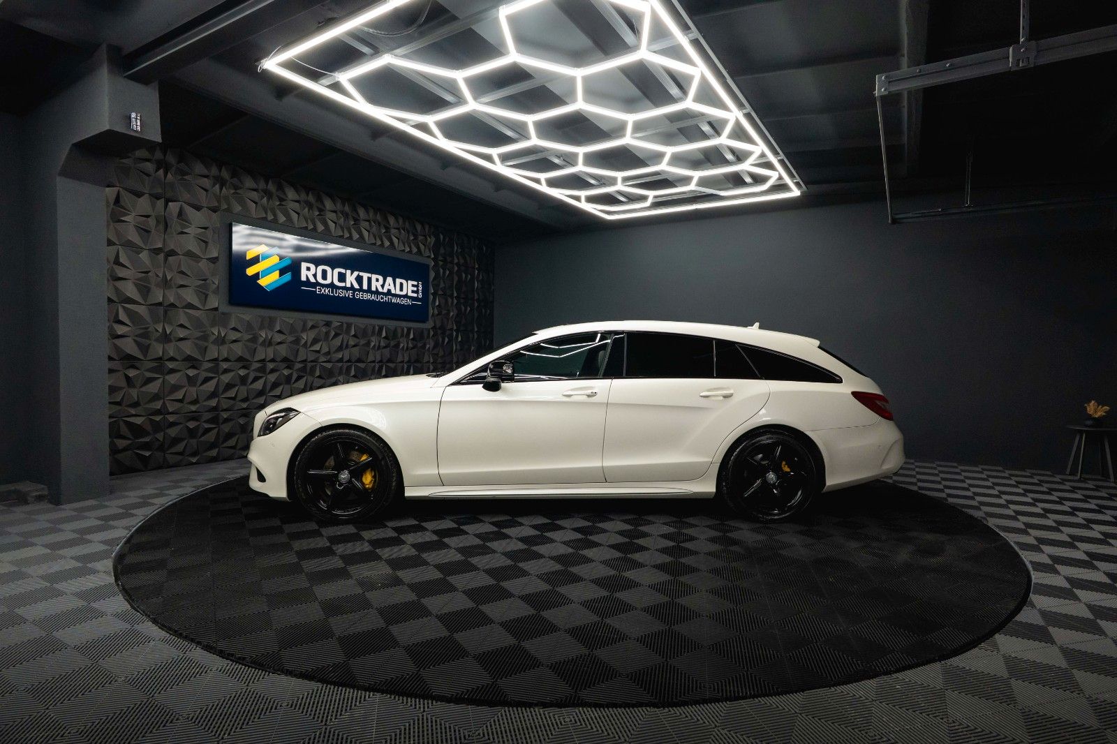 Fahrzeugabbildung Mercedes-Benz CLS 400 Shooting Brake AMG Night-Paket Designo
