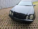 Mercedes-Benz W208 E320 Mercedes Schlachtung - Mercedes-Benz E 320 aus 1999