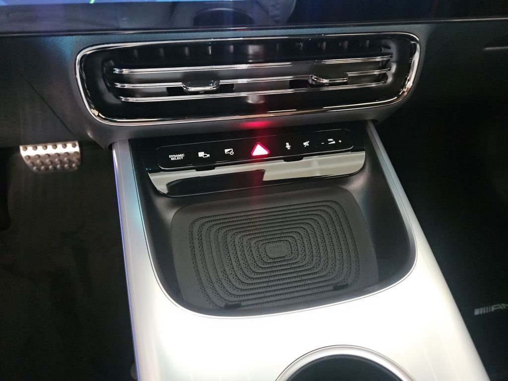Fahrzeugabbildung Mercedes-Benz GLB 200 4MATIC +AMG+Night+AHK+DynLicht+Pano+