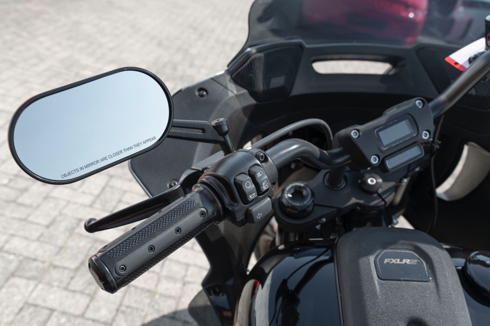 Fahrzeugabbildung Harley-Davidson FXLRST