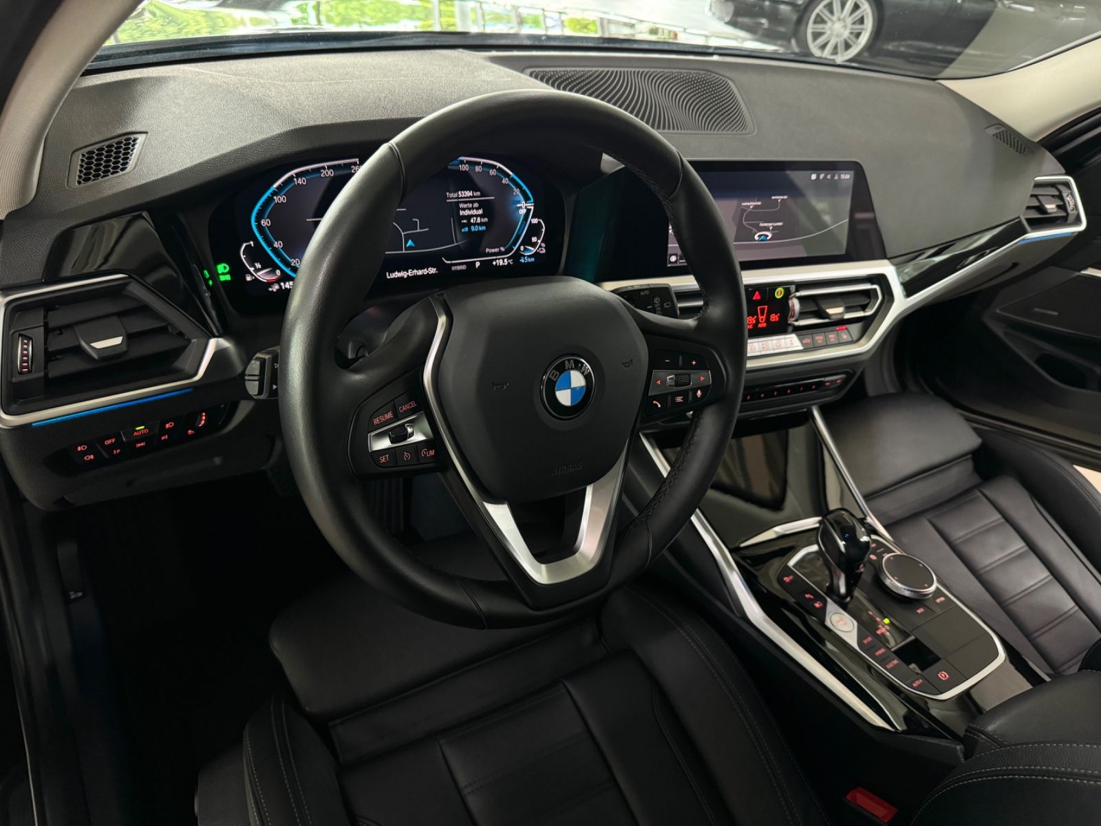 Fahrzeugabbildung BMW 330e Sport Line H/K DAB CockPitPro Alarm PDC LED