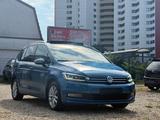 Volkswagen Touran 1.6 TDI DSG PANO/KAMERA/7-SITZER