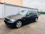 BMW E90 320i AUT. Leder,Navi Pano - BMW: Kombi, E90