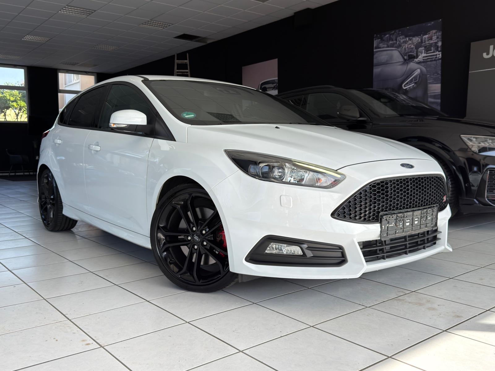 Ford Focus Lim. ST 1.Hand Automatik Recaro Voll Top!!