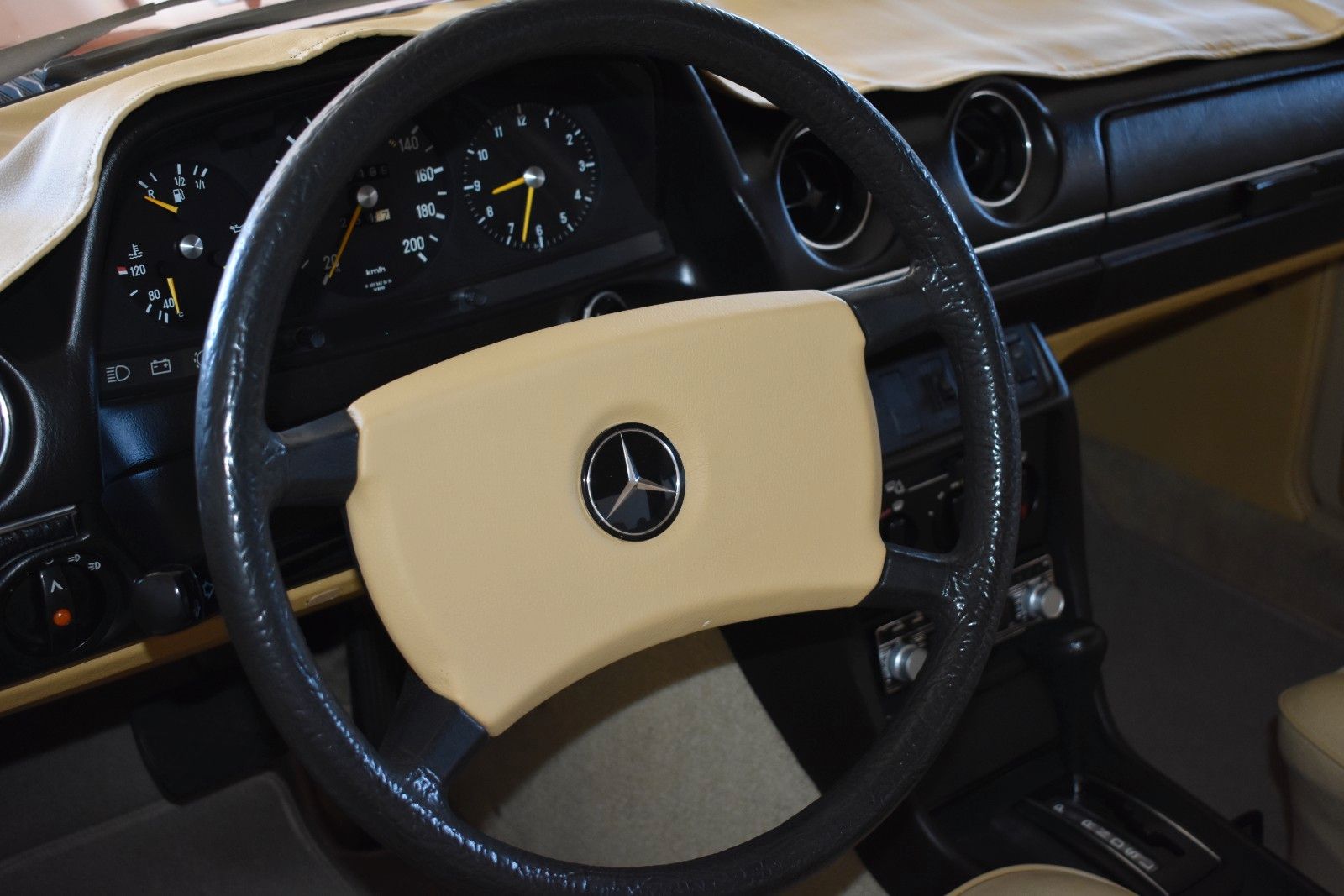 Fahrzeugabbildung Mercedes-Benz 250 6 Zylinder Benziner Zustand Top BRD H-Zulass