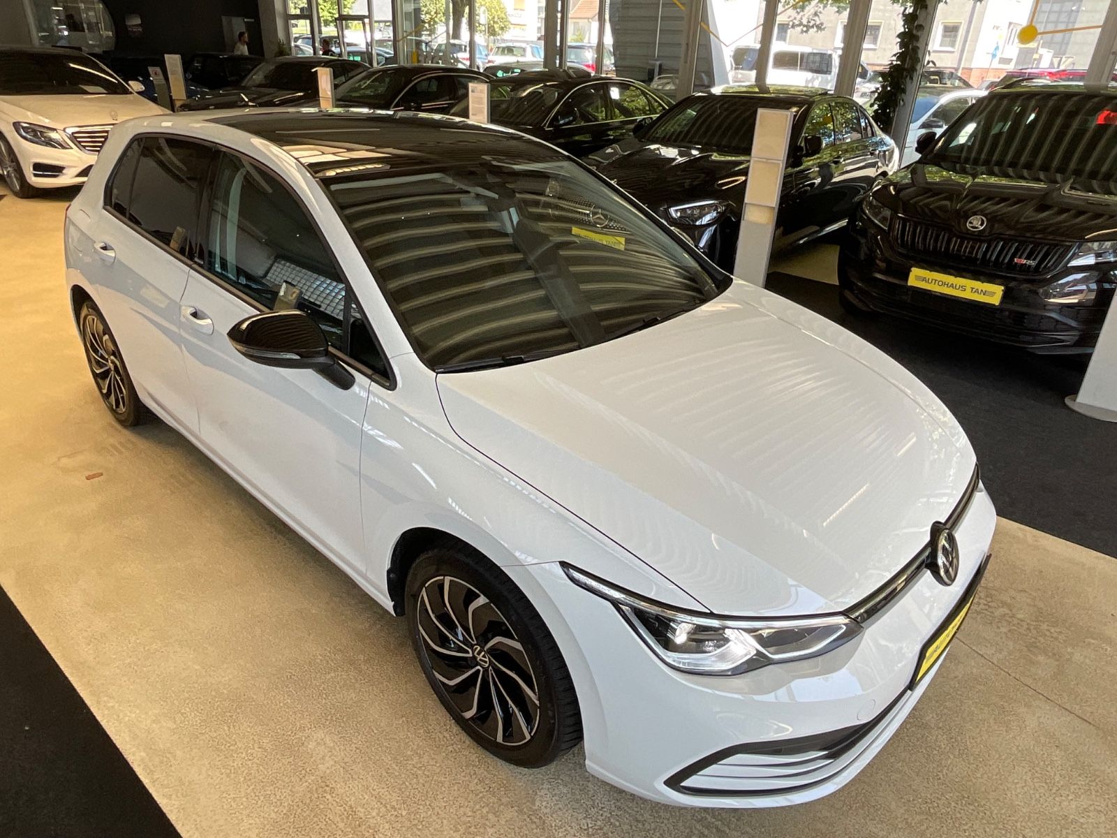 Fahrzeugabbildung Volkswagen Golf VIII Lim. United eTSI