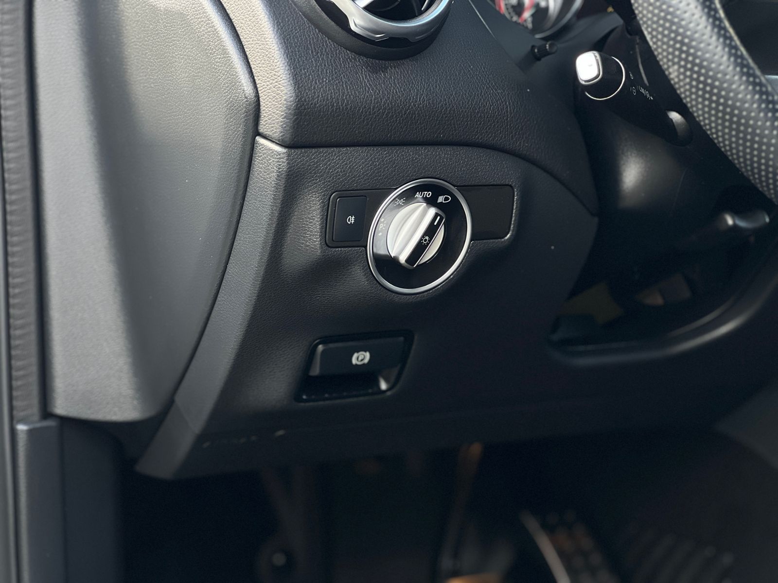 Fahrzeugabbildung Mercedes-Benz GLA 200 AMG LINE LED NAV SHZ RFK 19"