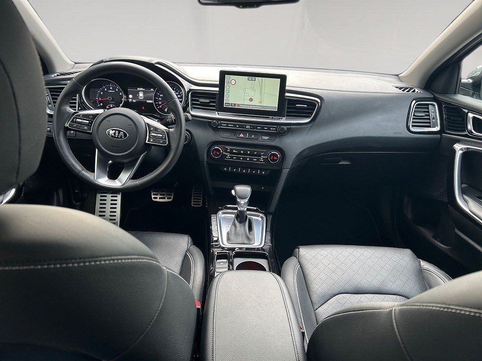 Fahrzeugabbildung Kia Ceed 1.4T 140PS A/T Platinum Edition Kleinwagen