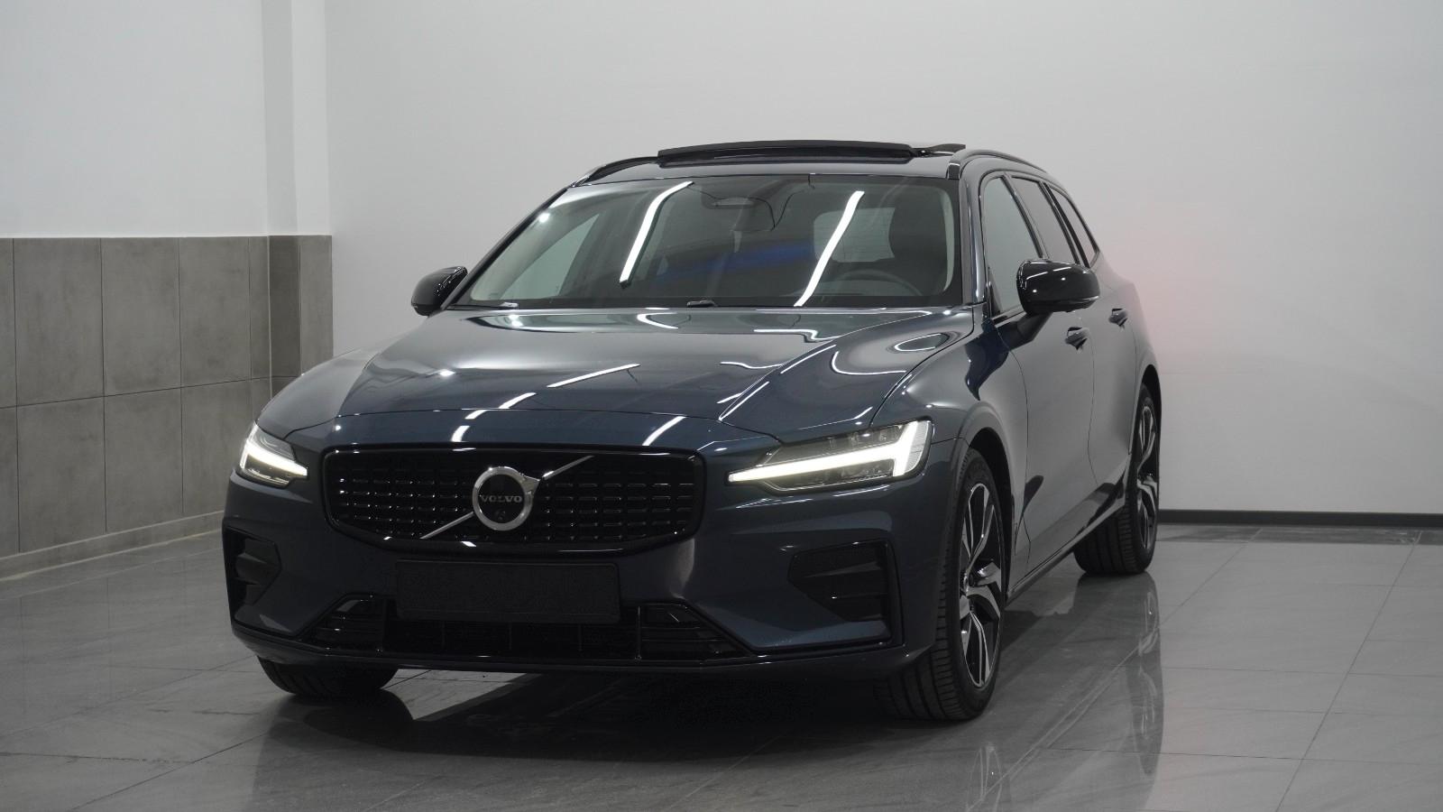 Volvo V60 B4 Kombi Plus Dark Pano/360°/ACC/TWA/HuD/H&K