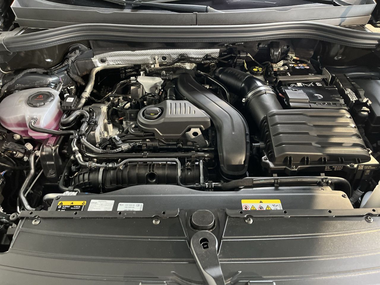 Volkswagen Tiguan ELEGANCE 1.5 eTSI DSG NAVI AHK LED foto 15