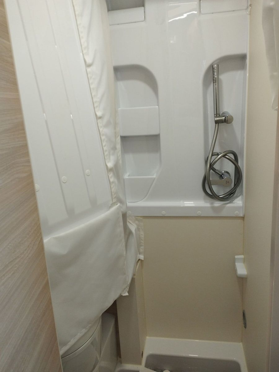 Fahrzeugabbildung Eura Mobil Van V 635 HB Captain-Chair-Sitze, Skyroof, RFK