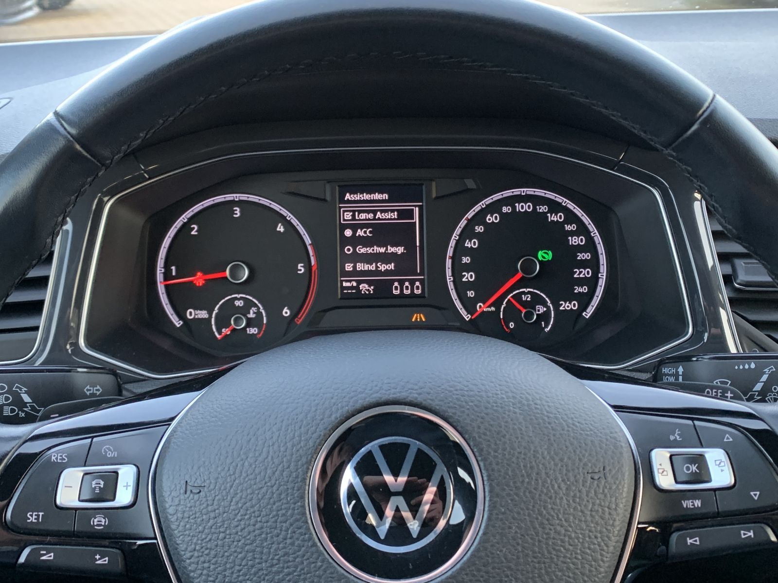 Fahrzeugabbildung Volkswagen T-Roc 2.0 TDI*Sport*AHK*Cam*LED*Navi*ACC*
