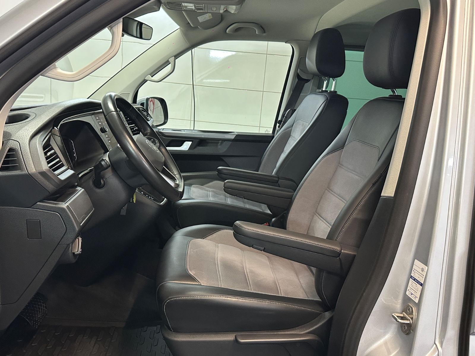 Volkswagen T6.1 Multivan Generation Six FWD Virtual LED foto 8