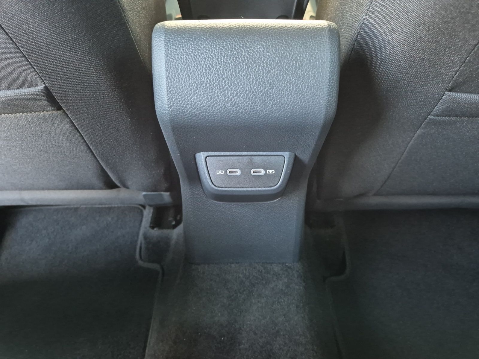 Fahrzeugabbildung Volkswagen Polo TSI Highline Navi AID RFK SH LM