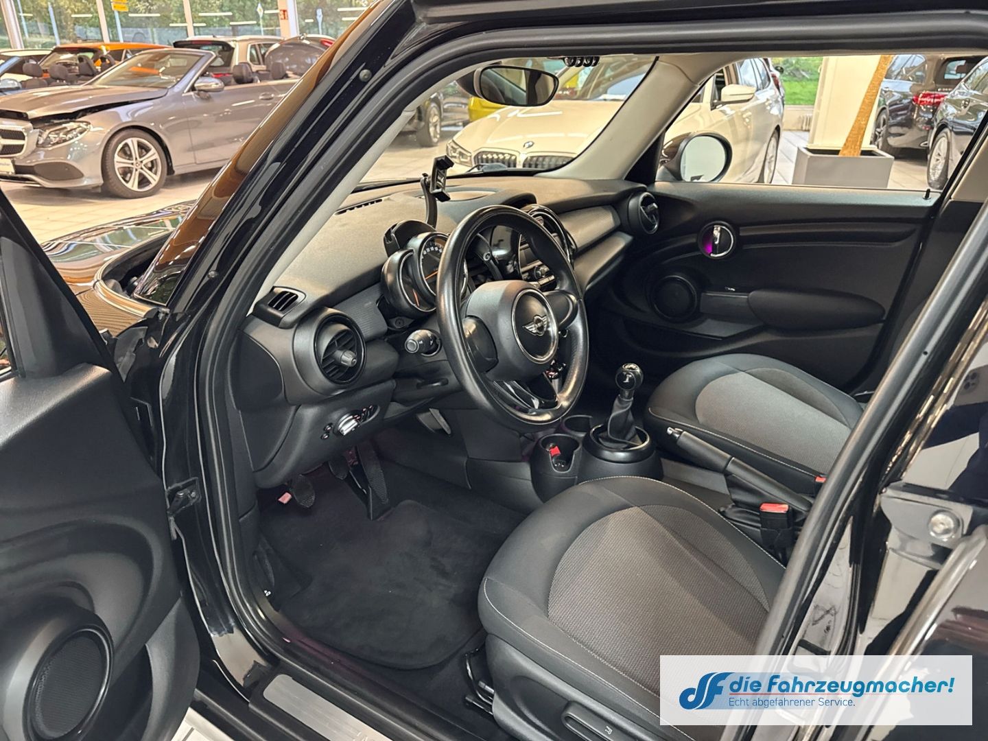 Fahrzeugabbildung MINI Cooper Mehrzonenklima Ambientebeleuchtung SHZ Ke