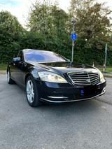 Mercedes-Benz S 400 HYBRID - - Mercedes-Benz S 400 mit Benzin-Antrieb: Automatik
