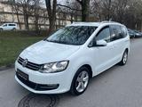 Volkswagen Sharan 2.0 Tdi 177 Highline*Nav*Kam*Dynaud*DSG* - VW Sharan Gebrauchtwagen in München
