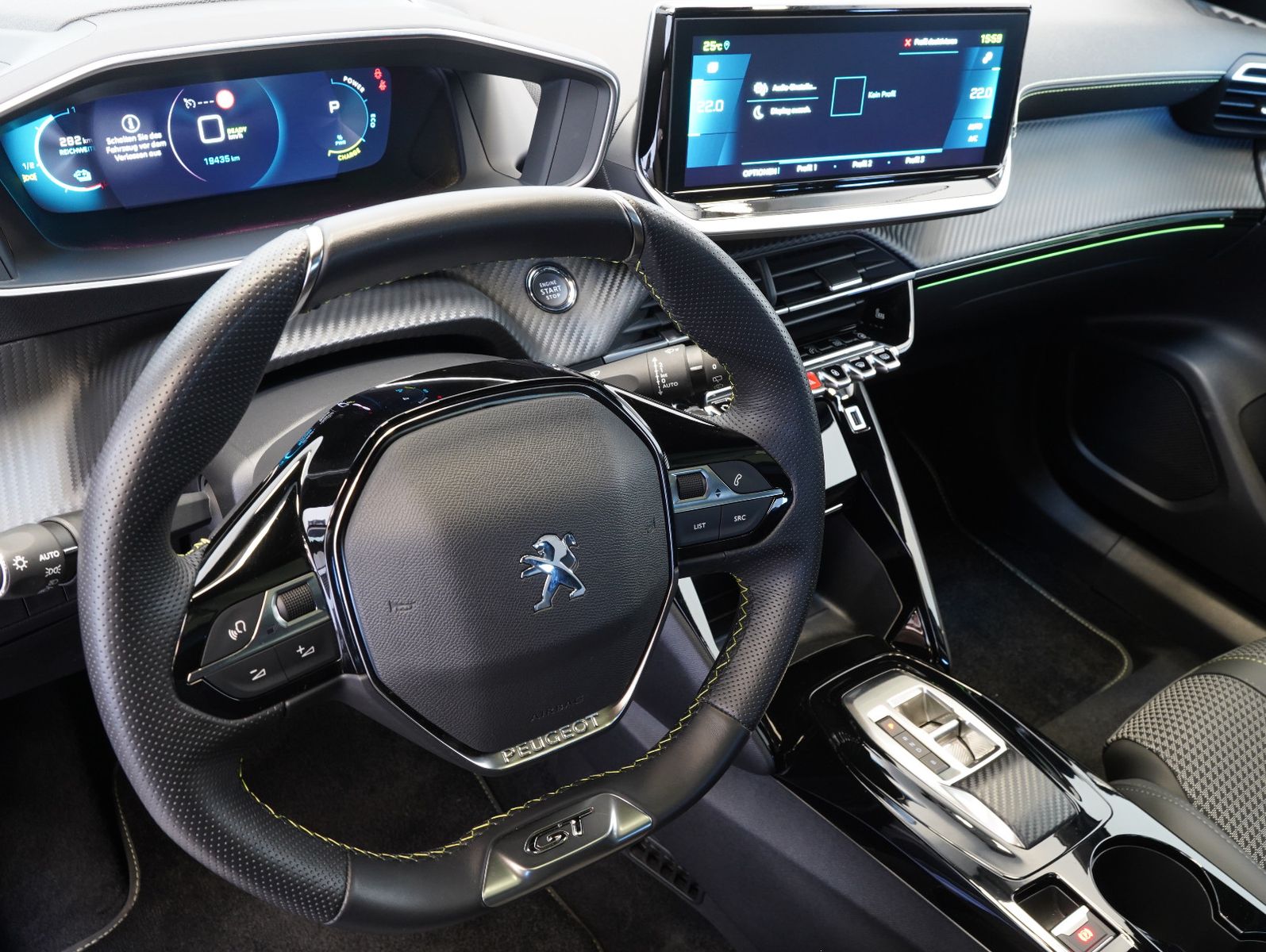 Fahrzeugabbildung Peugeot 2008 e- GT 11KW/LED/NAVI/360°/PANORAMA/SOH