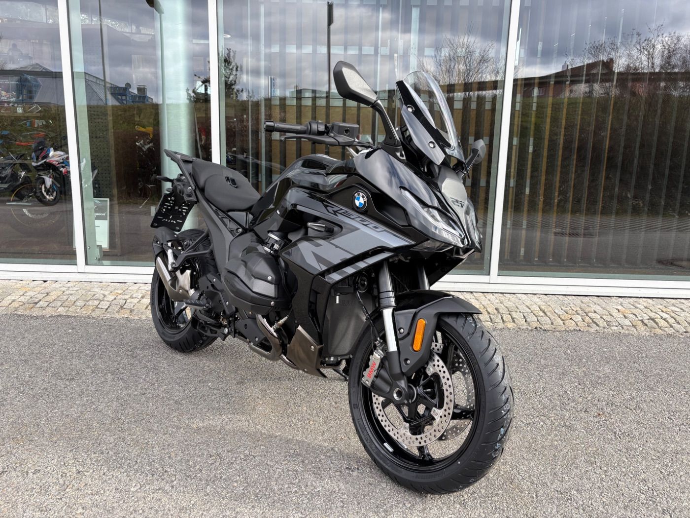 Fahrzeugabbildung BMW R 1300 RS Triple Black 4 Pakete