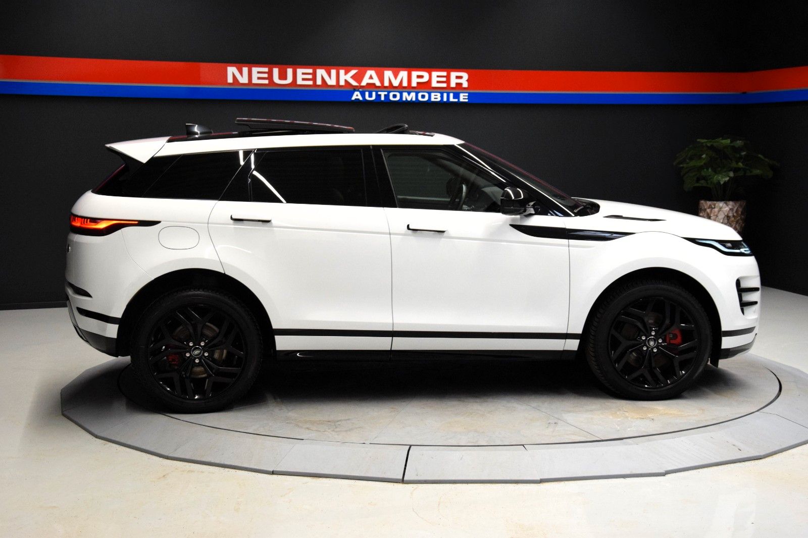 Fahrzeugabbildung Land Rover Range Rover Evoque R-Dynamic SE Pano ACC Memory