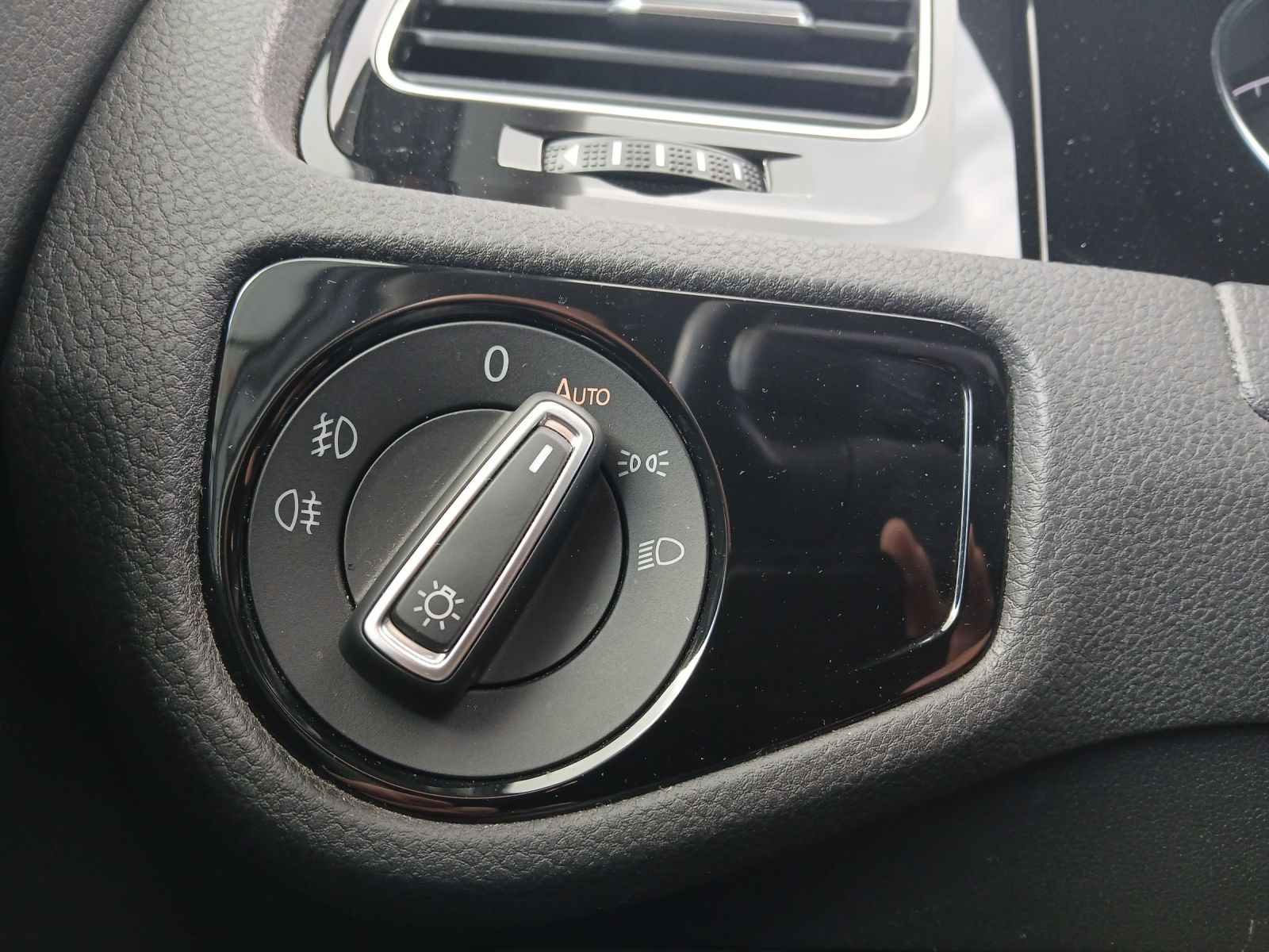 Fahrzeugabbildung Volkswagen Golf VII Variant TDI Join AHK Navi Climatronic P