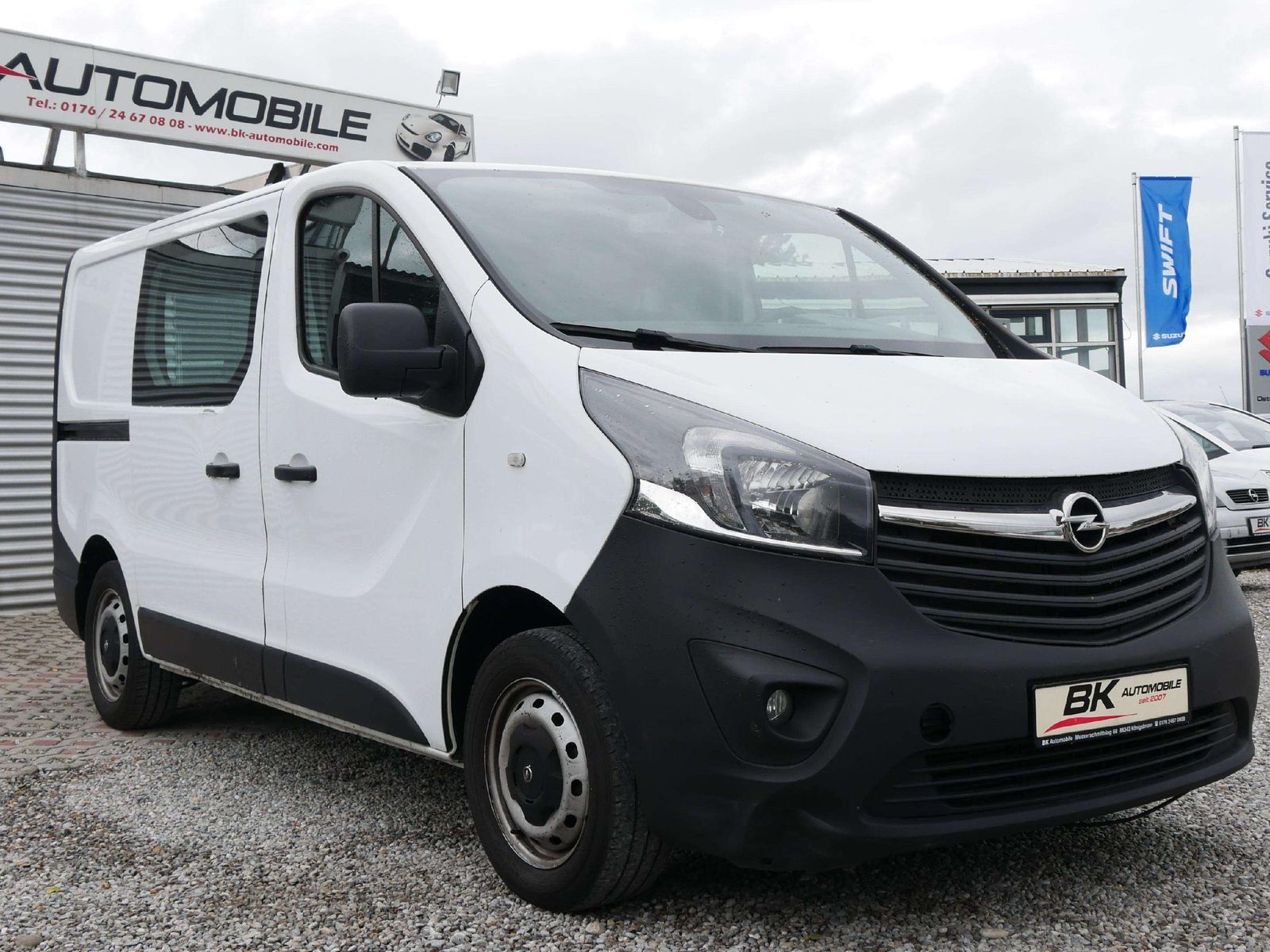 Opel Vivaro - 1
