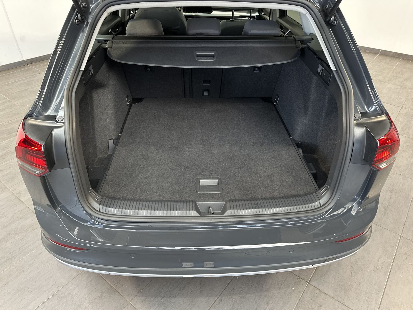 Fahrzeugabbildung Volkswagen Golf Alltrack 4Motion NAV+LED+PANO+ACC+17ZO+SHZ