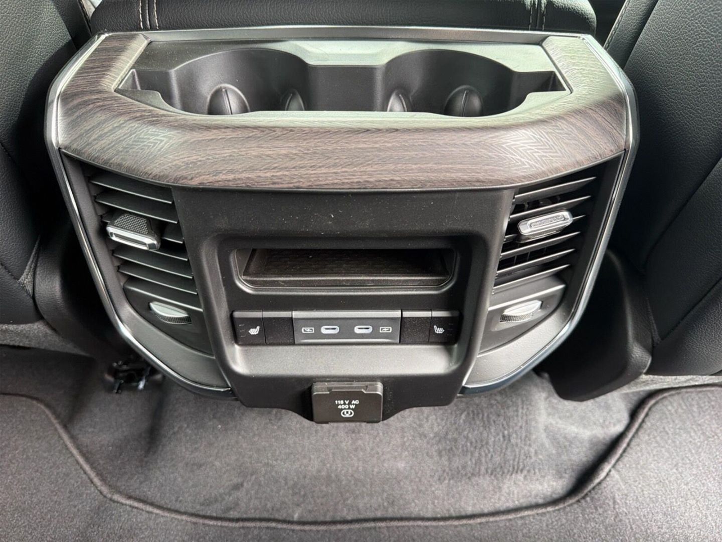 Fahrzeugabbildung Dodge RAM Laramie Night MY26-5,7-V8 -Vollausstattung-