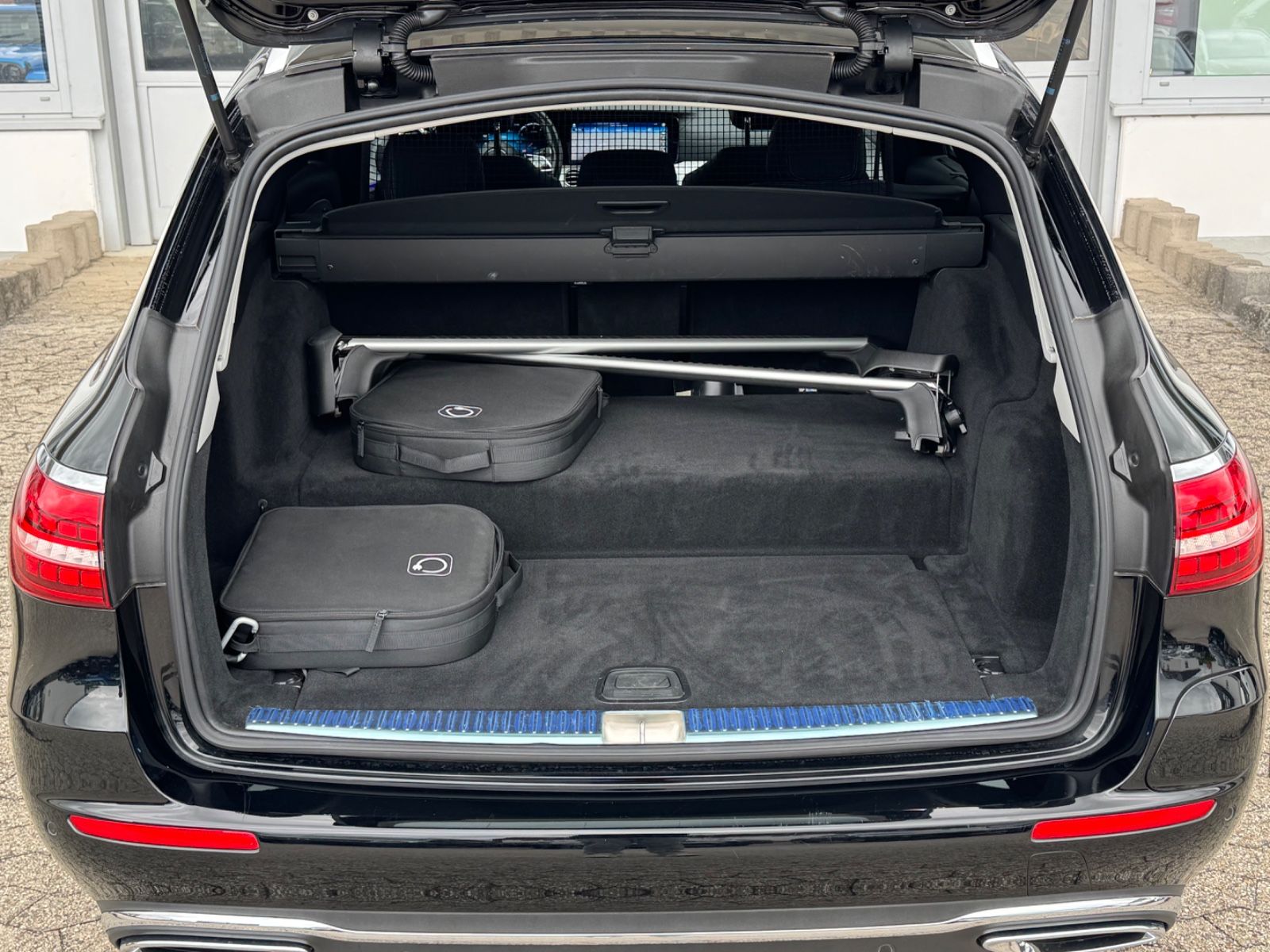 Fahrzeugabbildung Mercedes-Benz E 300 de/Plug-in/Leder/Ambiente/LED/360°Cam/SHZ/