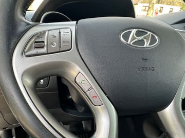 Fahrzeugabbildung Hyundai ix35 2.0 Style 2WD*Keyless*PDC*AHK*Bluetooth*