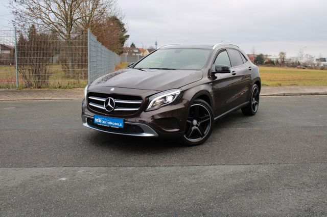 Mercedes-Benz GLA 220CDI 4Matic Edition 1 Pano. Navi R-Kamera