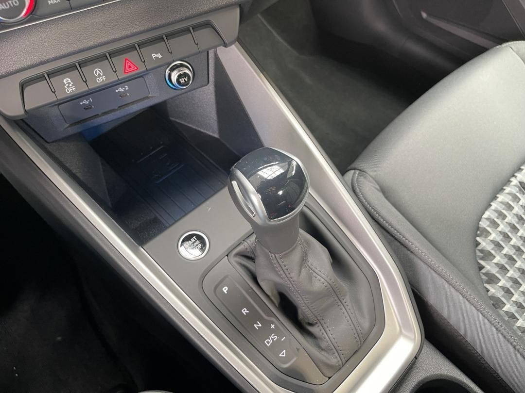 Fahrzeugabbildung Audi A1 Sportback 30 1.0 TFSI S-Line Kamera,LED,SHZ