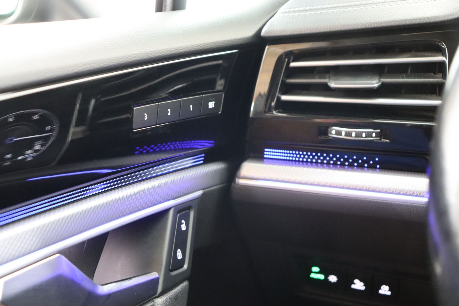 Fahrzeugabbildung Volkswagen Touareg * Standhzg./-lüftung * Memory * Matrix R