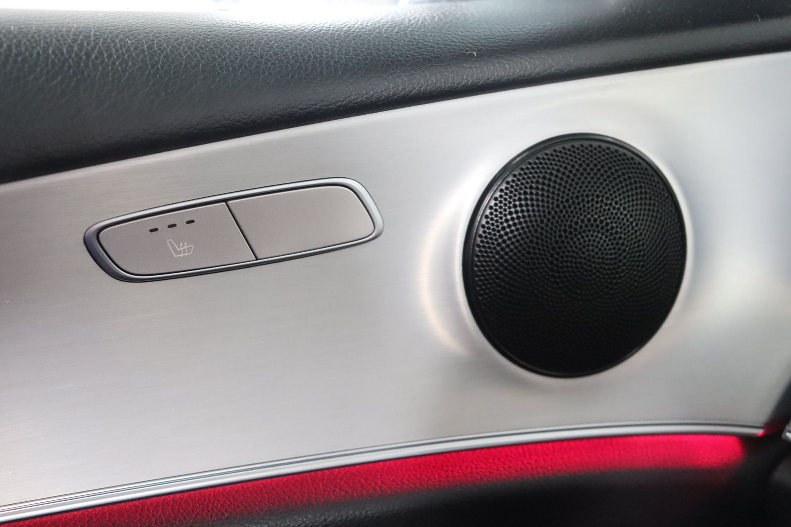 Fahrzeugabbildung Mercedes-Benz E 220 T d  * LED * DAB * Widescreen