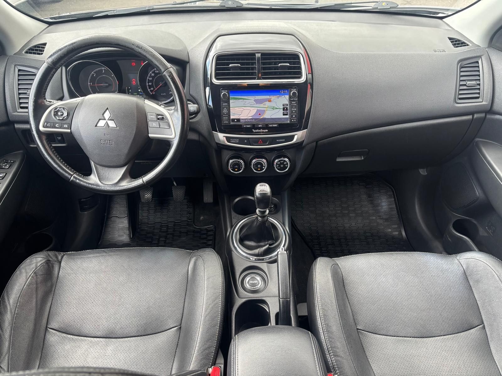 Fahrzeugabbildung Mitsubishi ASX Top 4WD-XENON-AHK-PANO-SHZ-KAMERA-TEMP-KLIMA