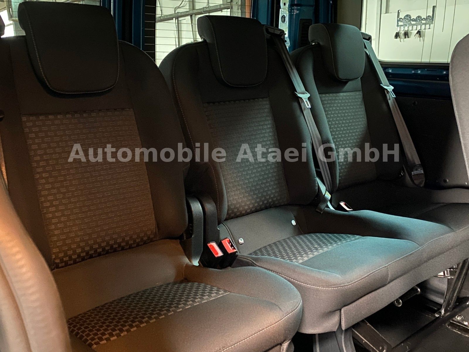 Fahrzeugabbildung Ford Transit Custom Kombi 340 *9-SITZER* KLIMA 7985