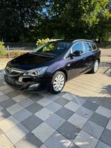 Opel Astra J Sports Touer TÜV etc. NEU - Opel Astra aus 2010: Sports