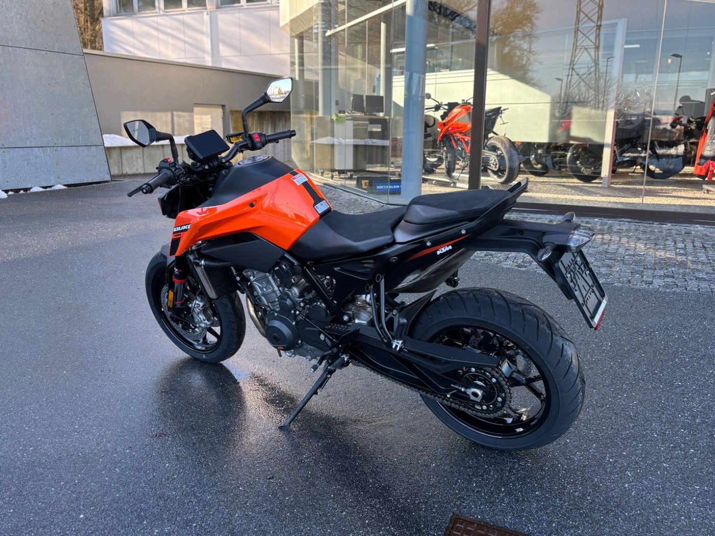 Fahrzeugabbildung KTM 790 Duke Modell 2026 mitTech Pack auch in Schwar