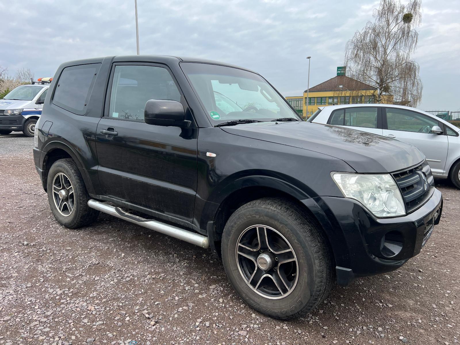Mitsubishi Pajero 3.2 DI-D Inform TÜV 05/2027 1.HAND