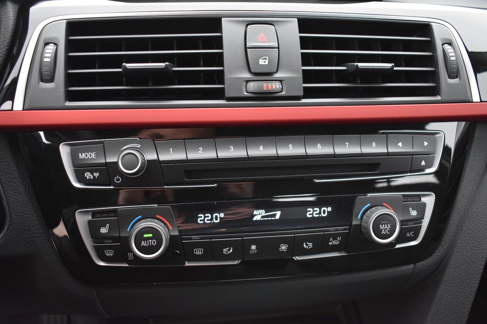 Fahrzeugabbildung BMW 320 i Limo. Sport Line