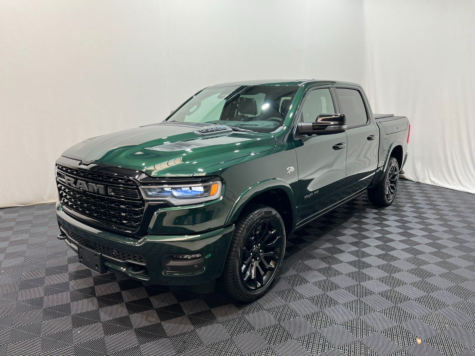 Fahrzeugabbildung Dodge RAM 1500 Limited Night  5,7L V8 HEMI