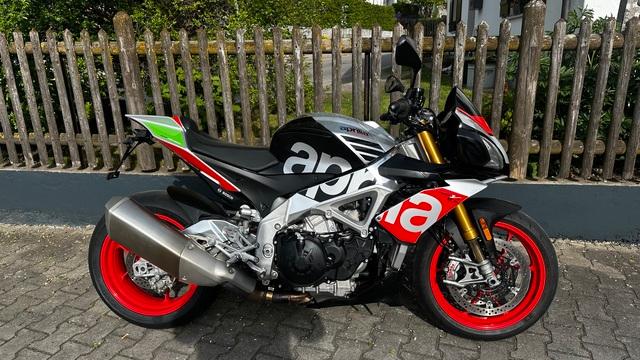 Aprilia TUONO V4 1100 RF E4 Factory! 1. Hand! Scheckheft