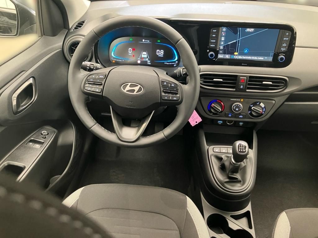 Fahrzeugabbildung Hyundai i10 1.0 Benzin 5-MT Trend Navi PDC KAM SHZ