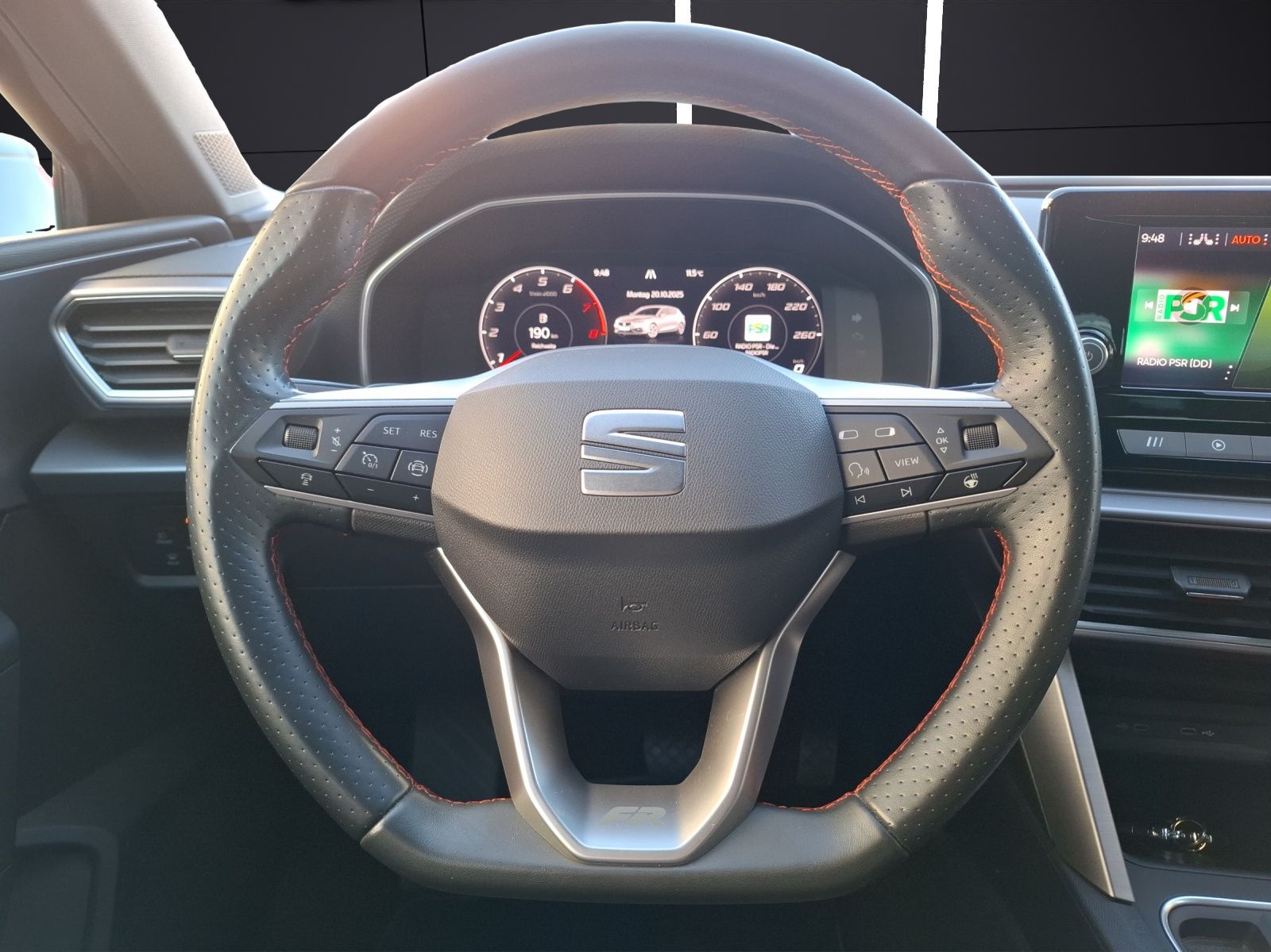 Fahrzeugabbildung SEAT Leon eTSI FR-Line DSG LED ACC Park-Assist SH 18"