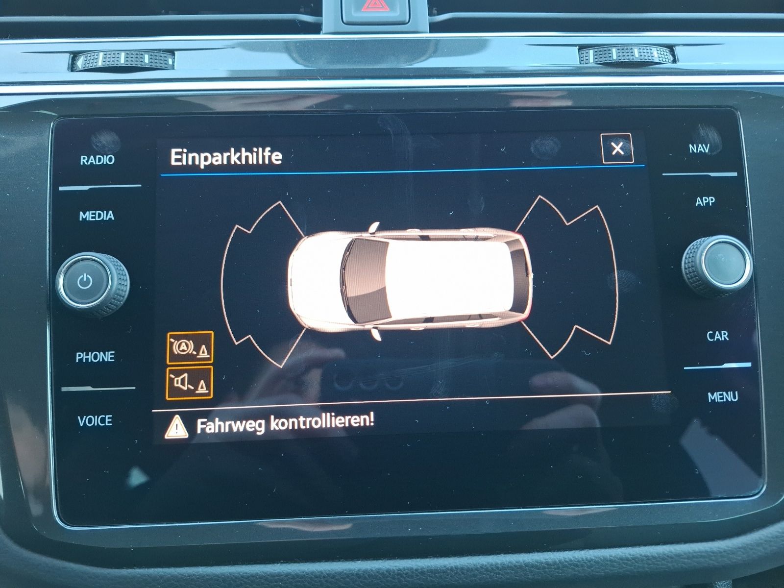 Fahrzeugabbildung Volkswagen Tiguan TSI Life DSG 4M LED Navi AID ACC SH 18"